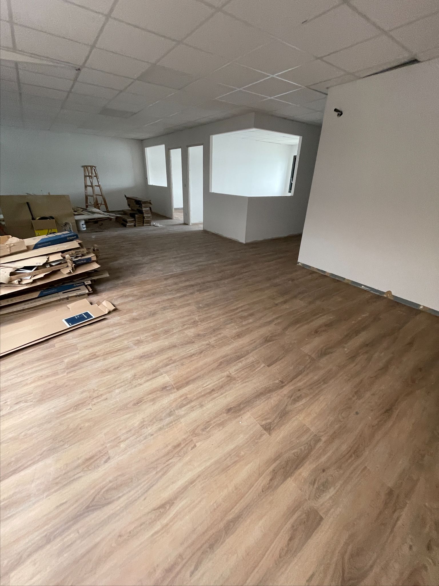 Le Haillan : espace intérieur avec nouveau revêtement de sol